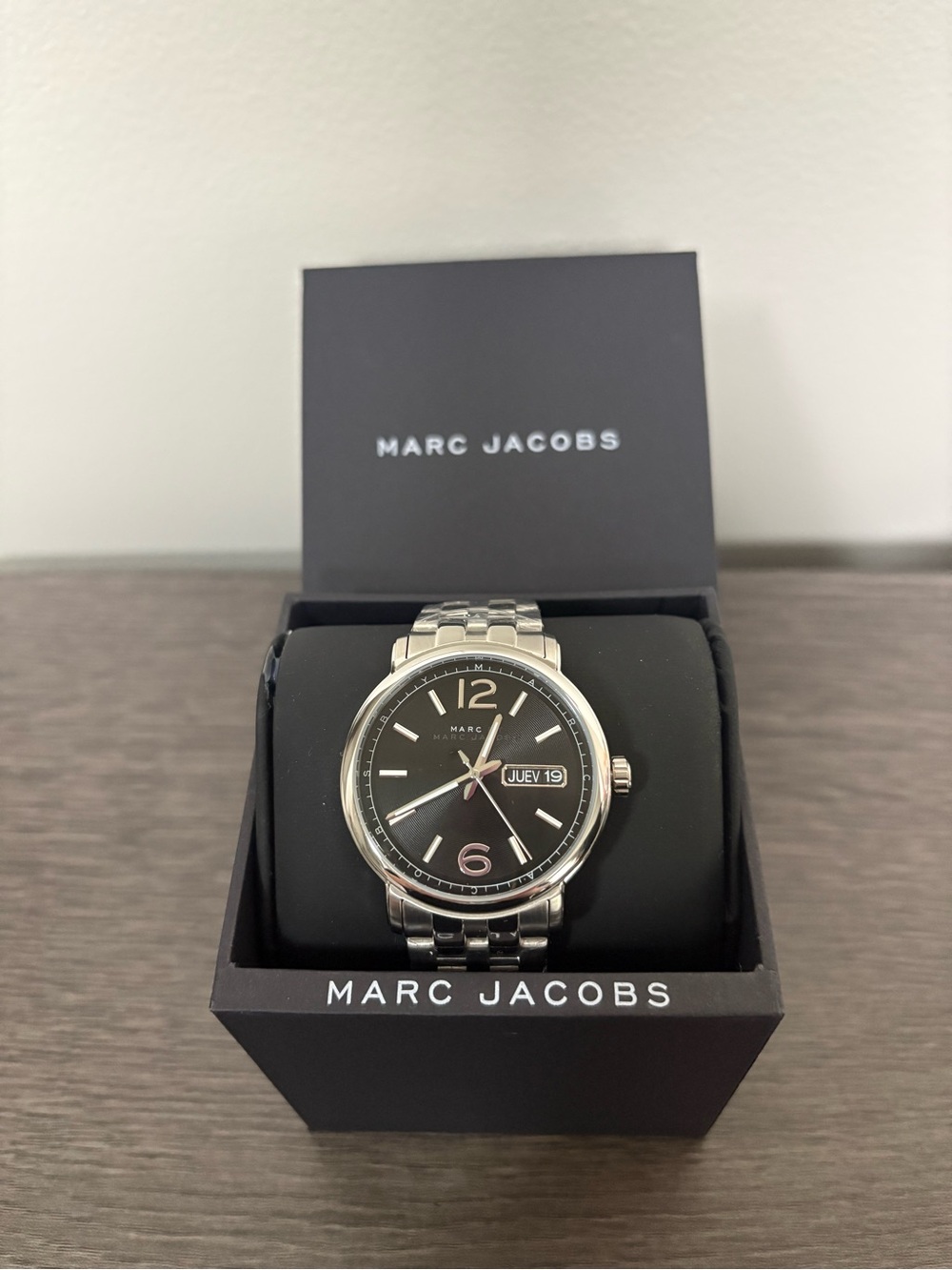 MARC BY MARC JACOBS
Fergus Black Dial Stainless Steel Men's Watch MBM5075